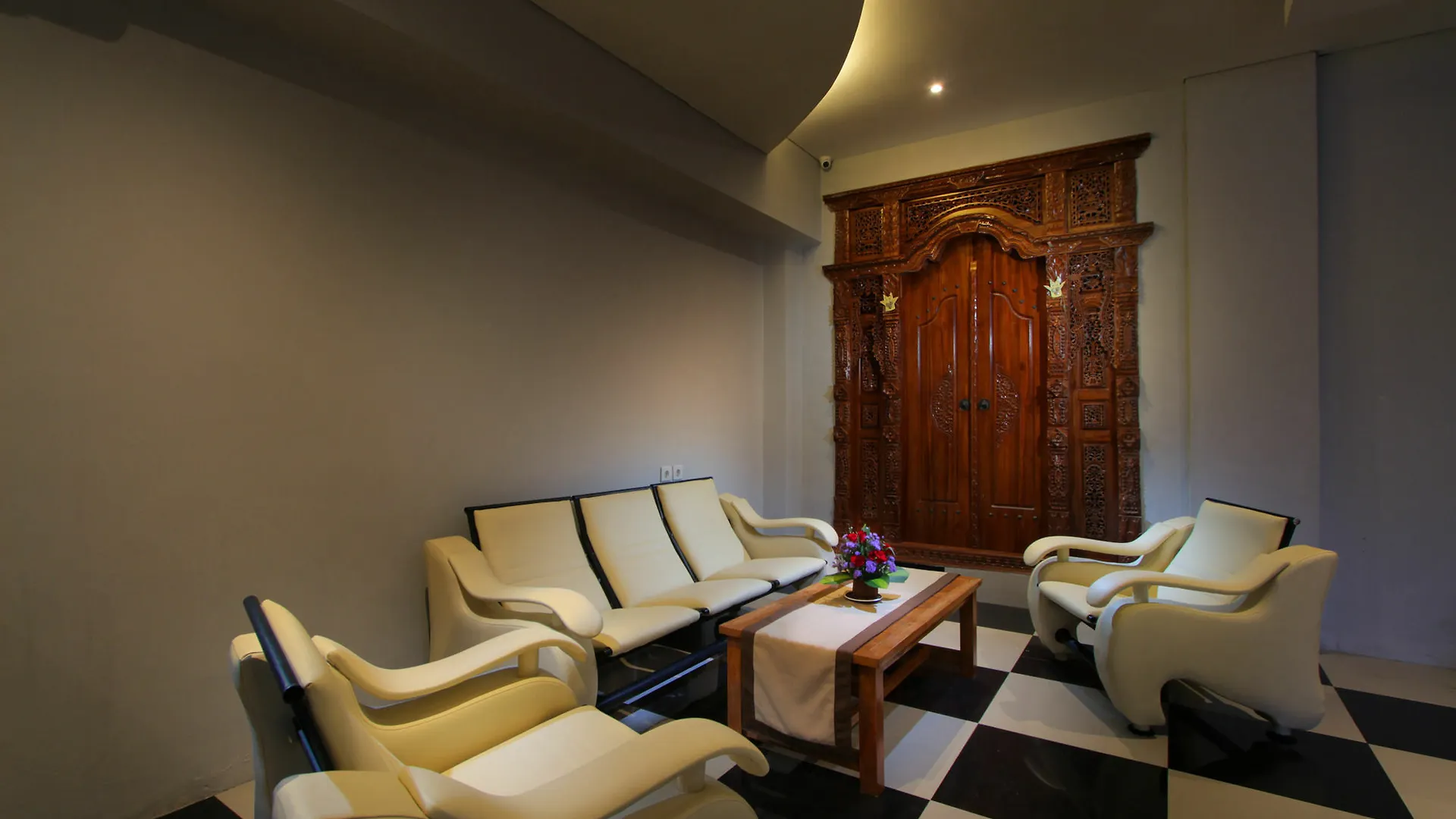 Sand Beach Luxury Living Kuta Lombok 3*,
